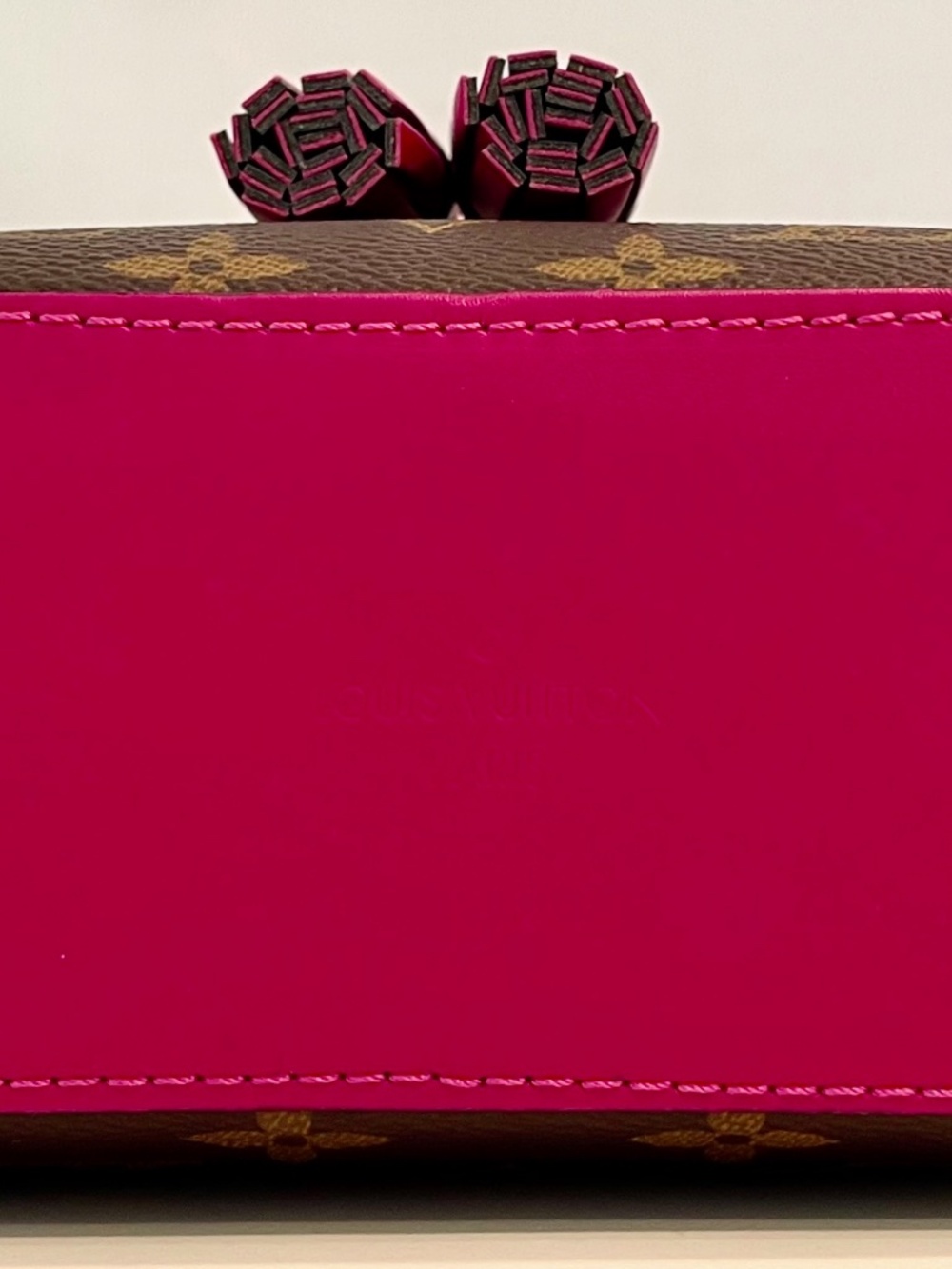 GREAT! LOUIS VUITTON MONOGRAM SAINTONGE Hot Pink FUCHSIA Crossbody Shoulder Bag - Picture 7 of 11